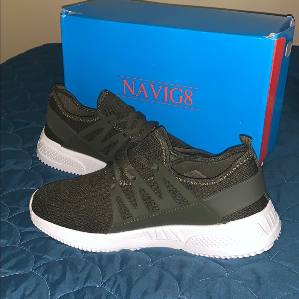 Women’s lace up sneaker